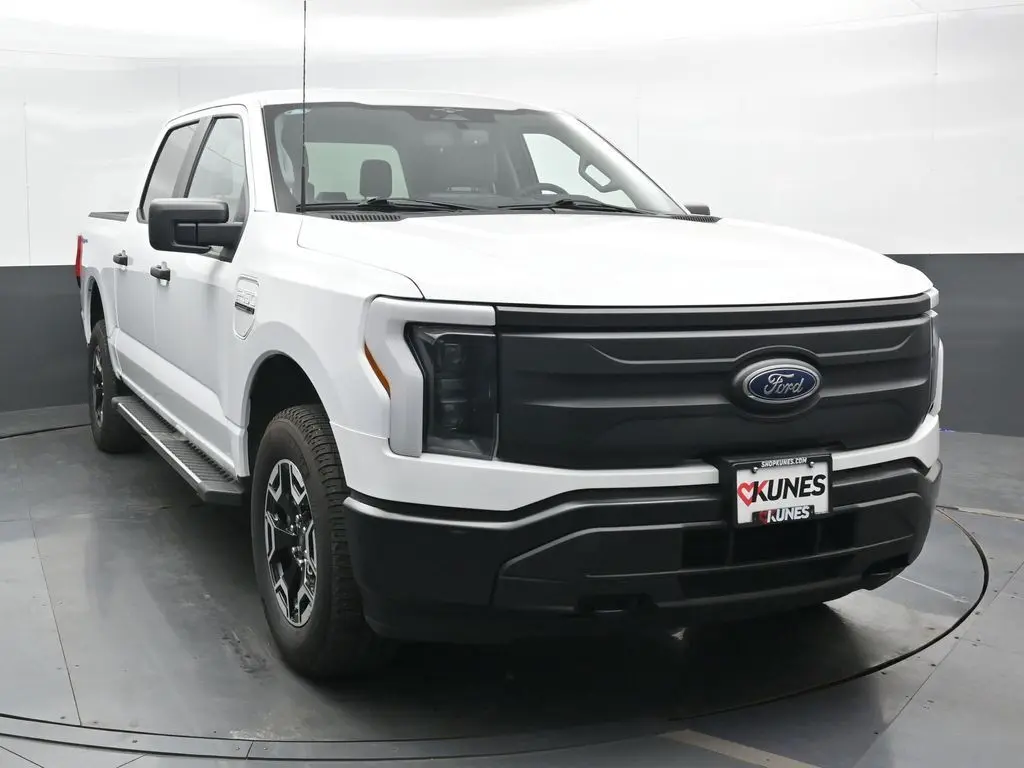 2023 Ford F-150 Lightning photo 3