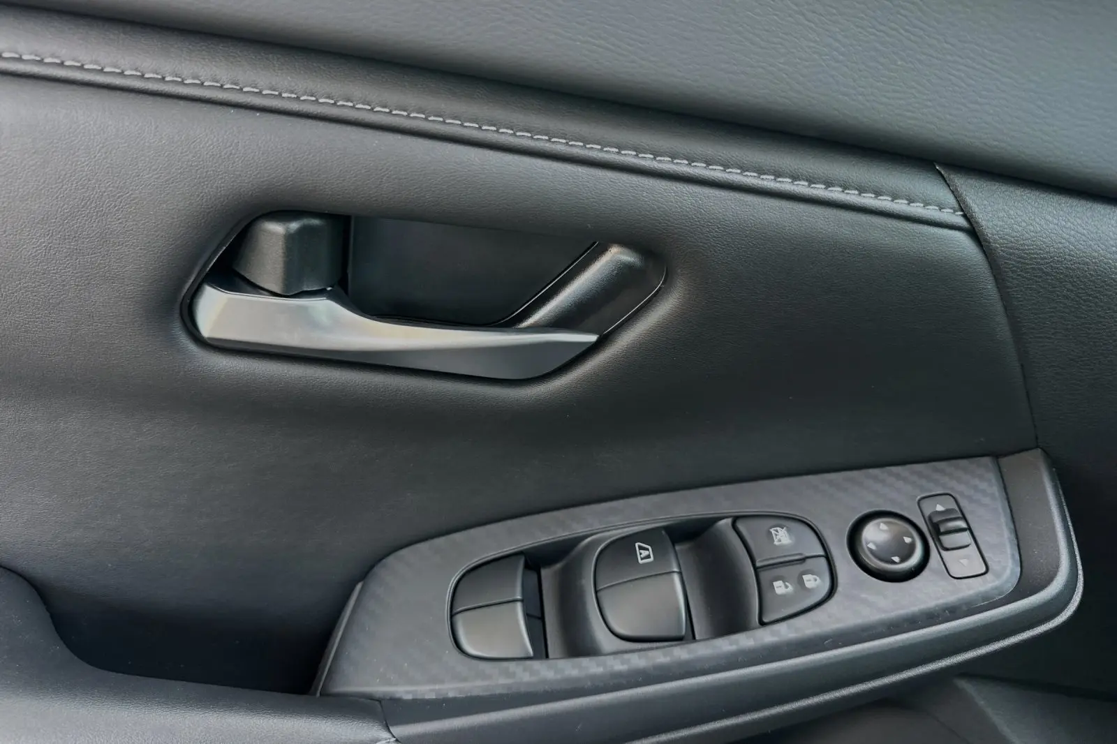 2025 Nissan Sentra SV photo 8