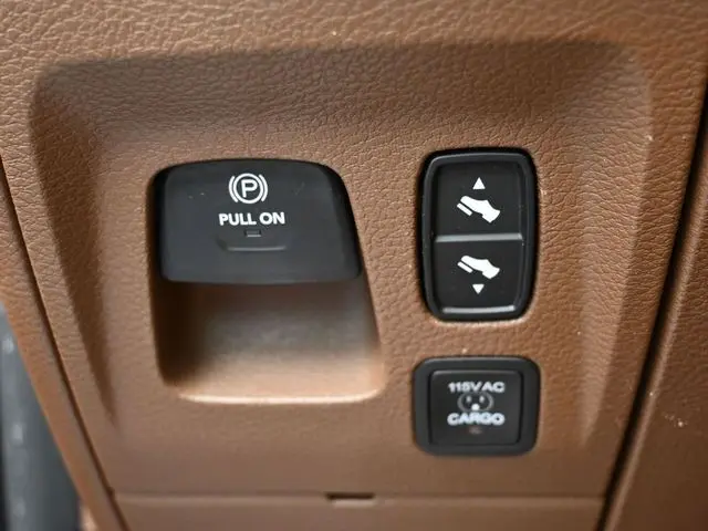 2019 Ram 1500 Laramie photo 35