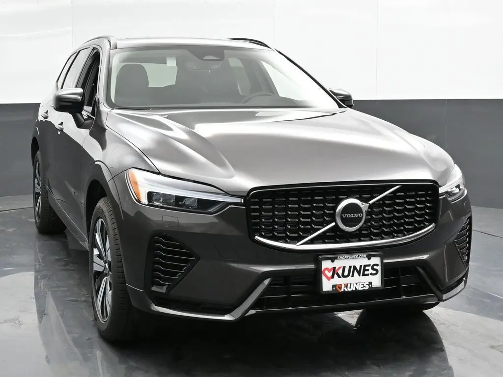 2025 Volvo - image 5
