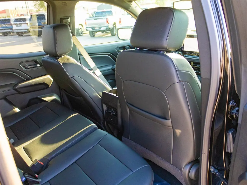 2026 Chevrolet Colorado LT photo 14