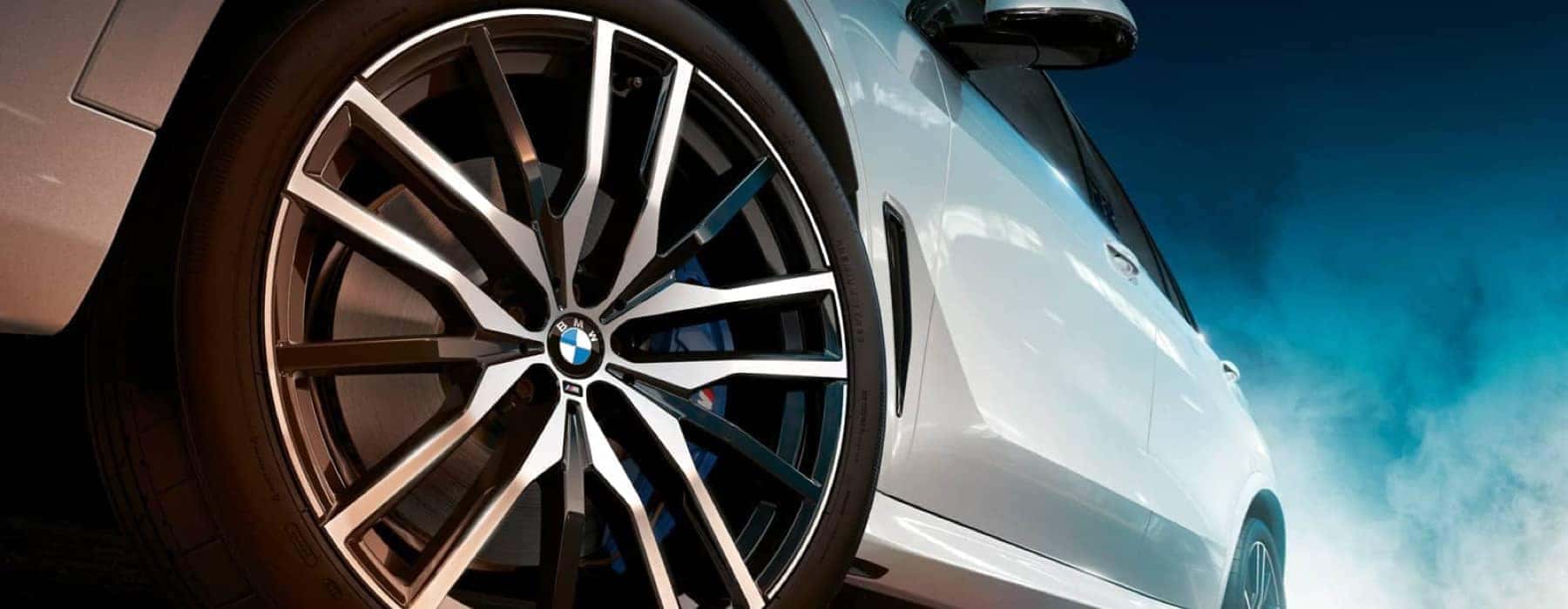 White BMW X5 - wheel