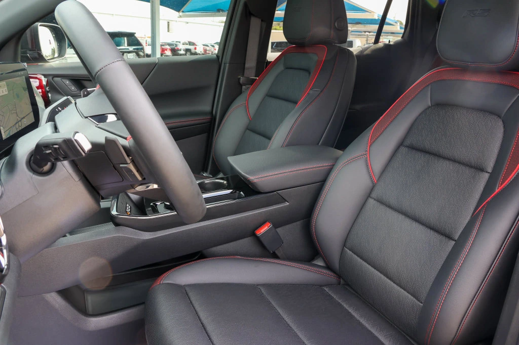 2027 Chevrolet Equinox RS - Photo 12