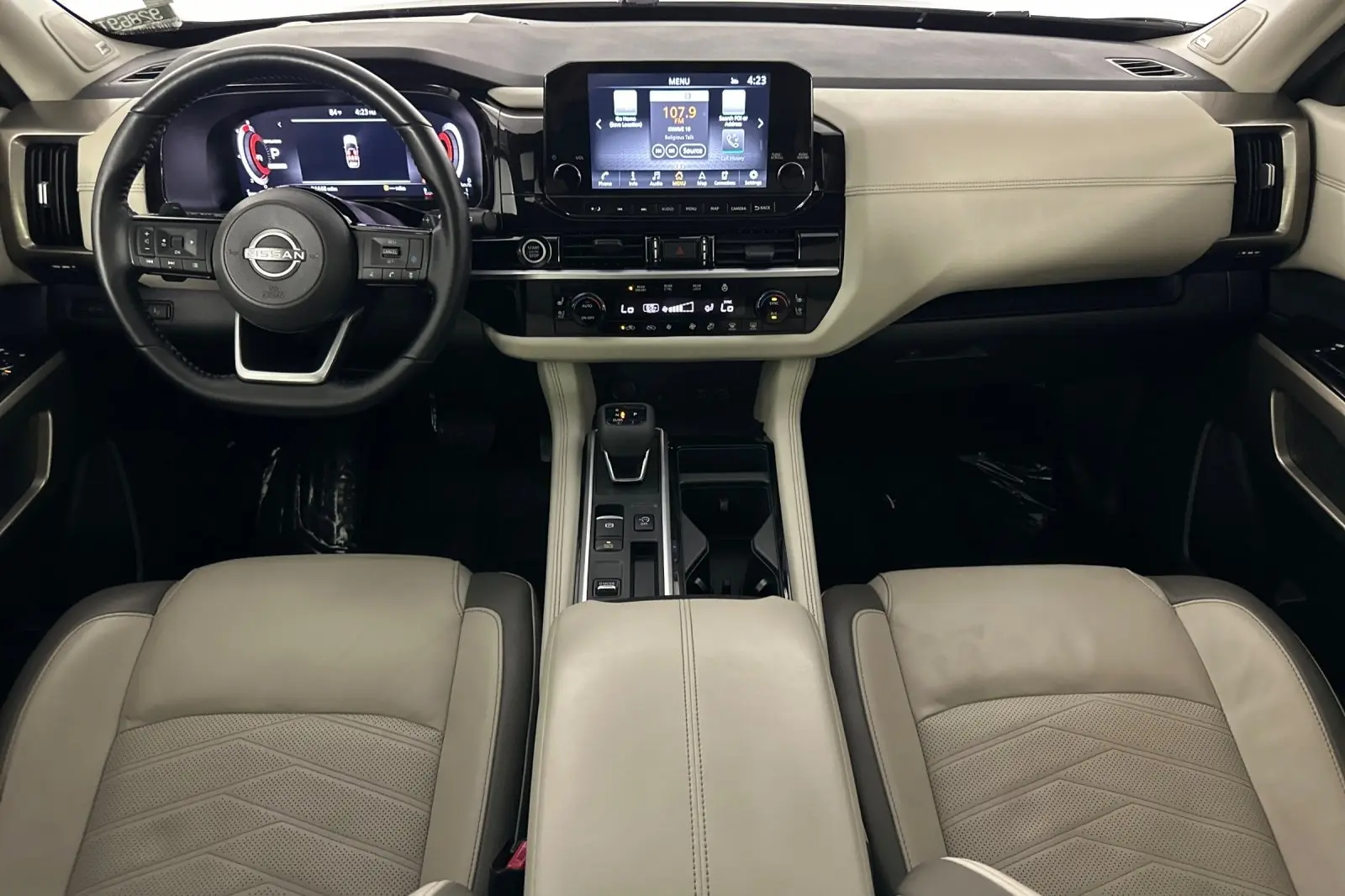 2022 Nissan Pathfinder Platinum photo 9