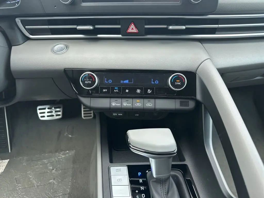 2025 Hyundai Elantra SEL Sport photo 28