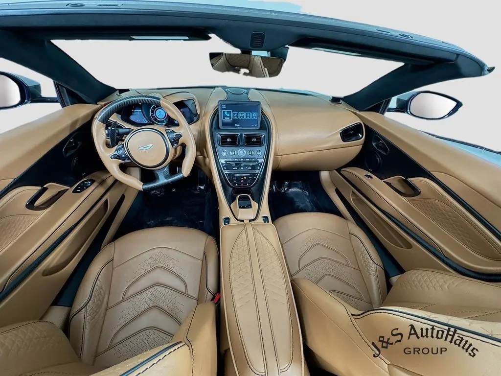 2021 Aston Martin DBS photo 23