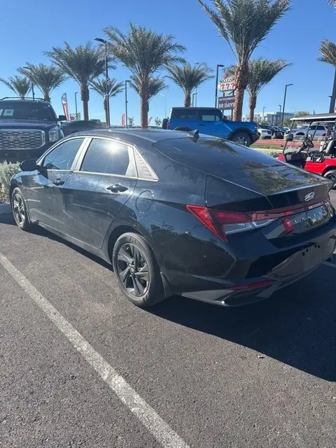 2023 Hyundai Elantra SEL photo 4