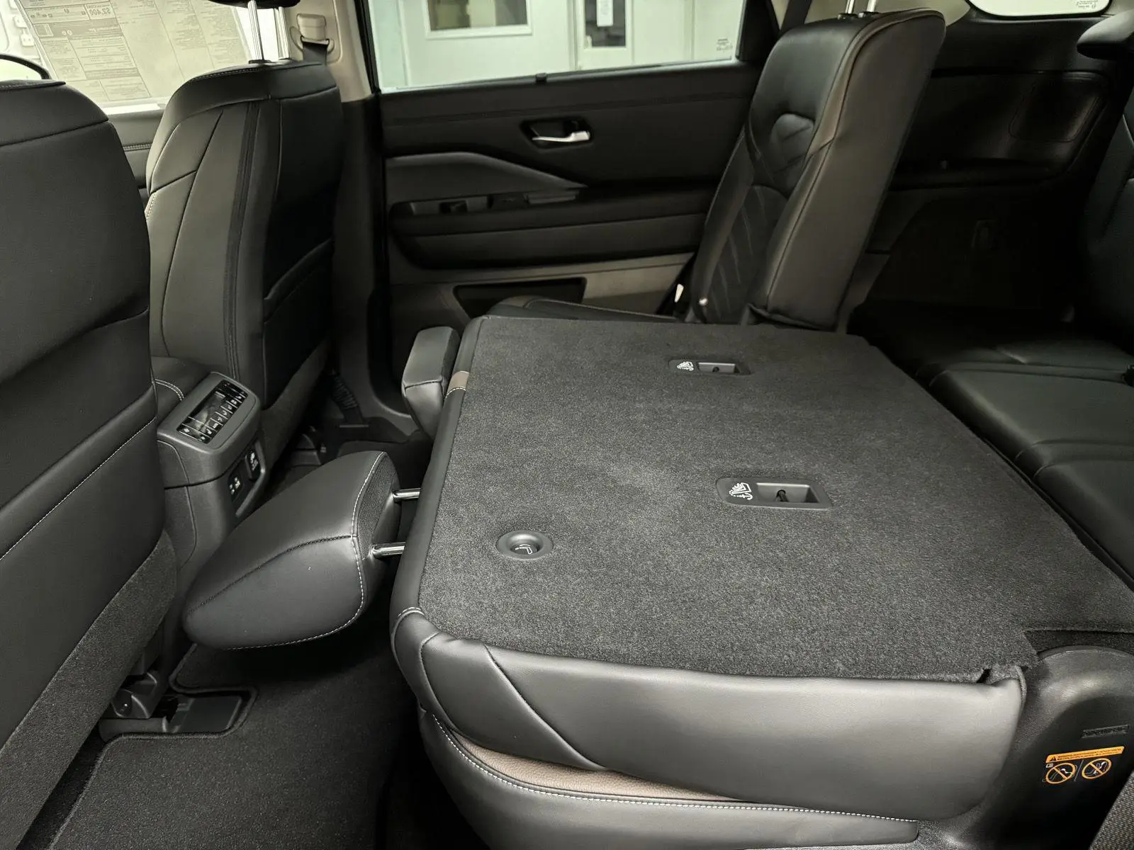 2025 Nissan Pathfinder Platinum photo 26