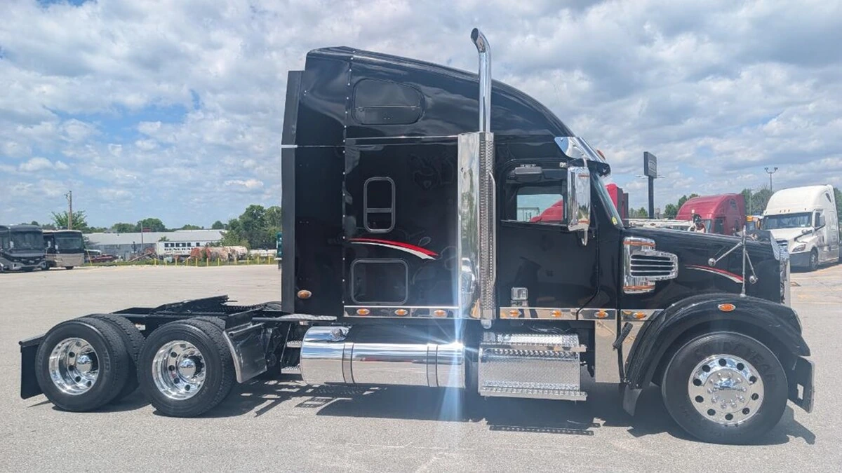 2022 Freightliner 122SD — photo 5