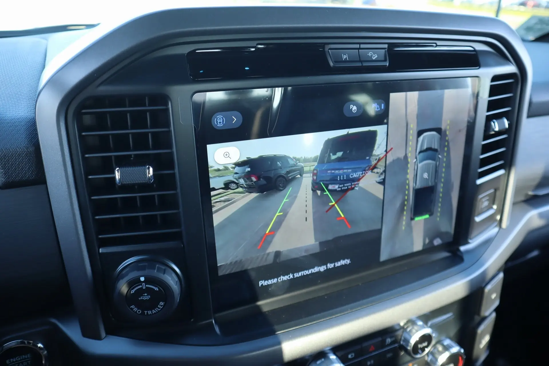 2025 Ford F-150 XLT photo 8
