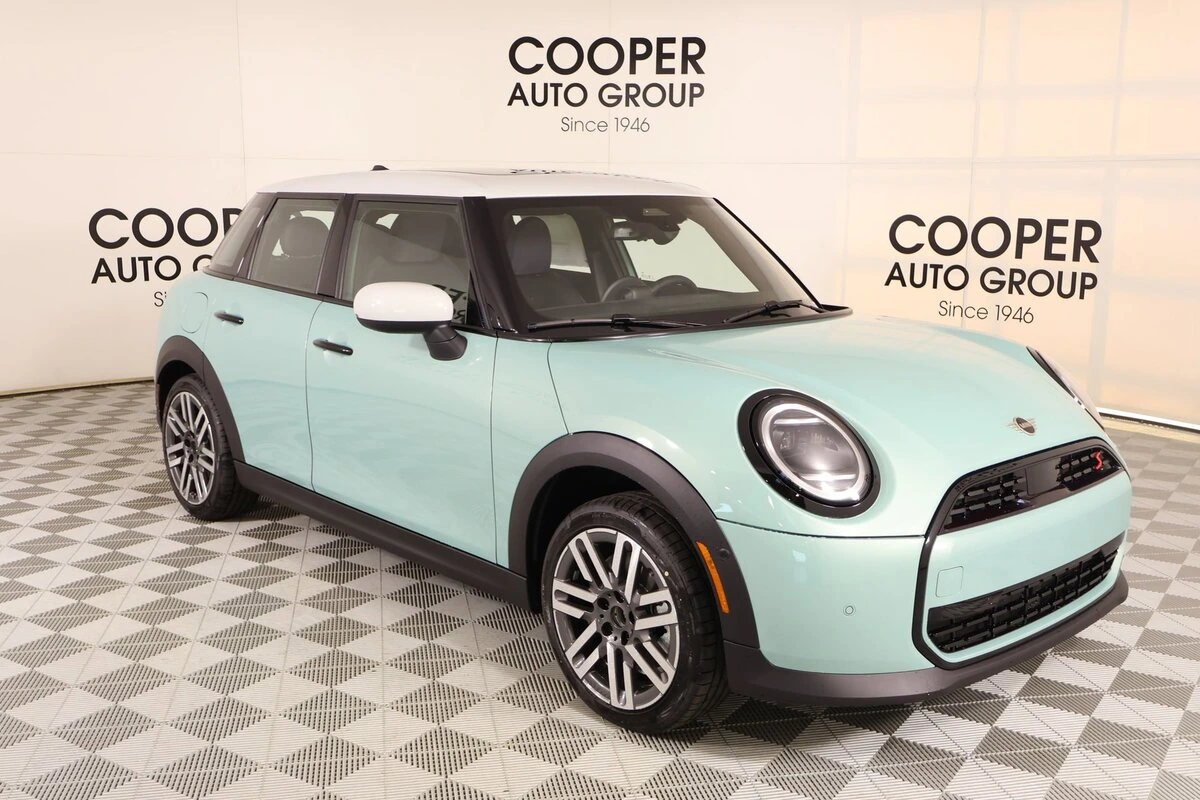 2026 MINI Hardtop Cooper S's photo