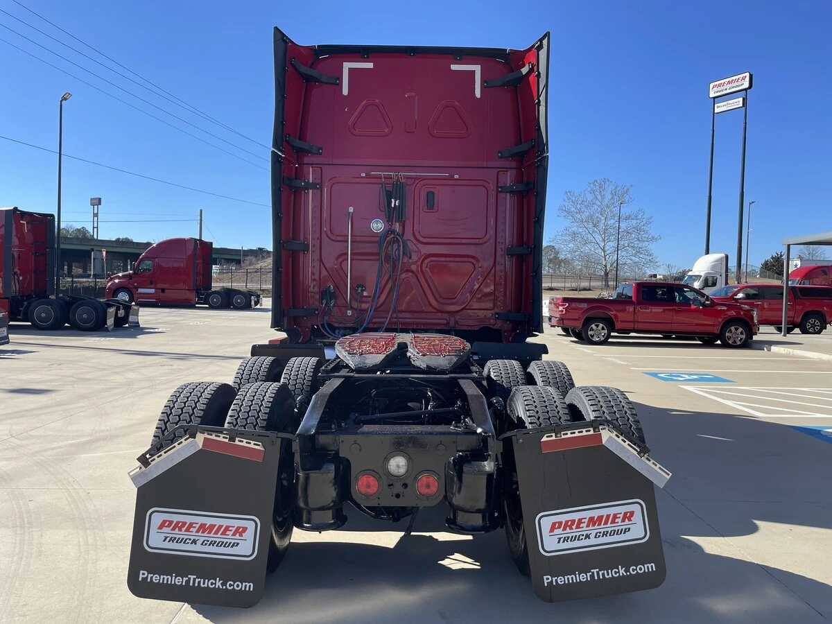 2021 Freightliner Cascadia - image 8
