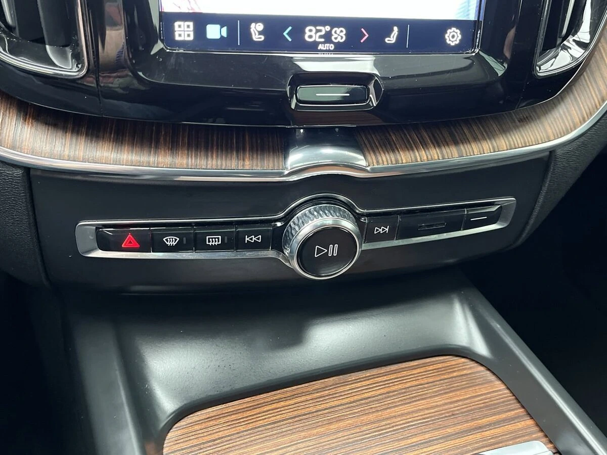 2024 Volvo - image 20