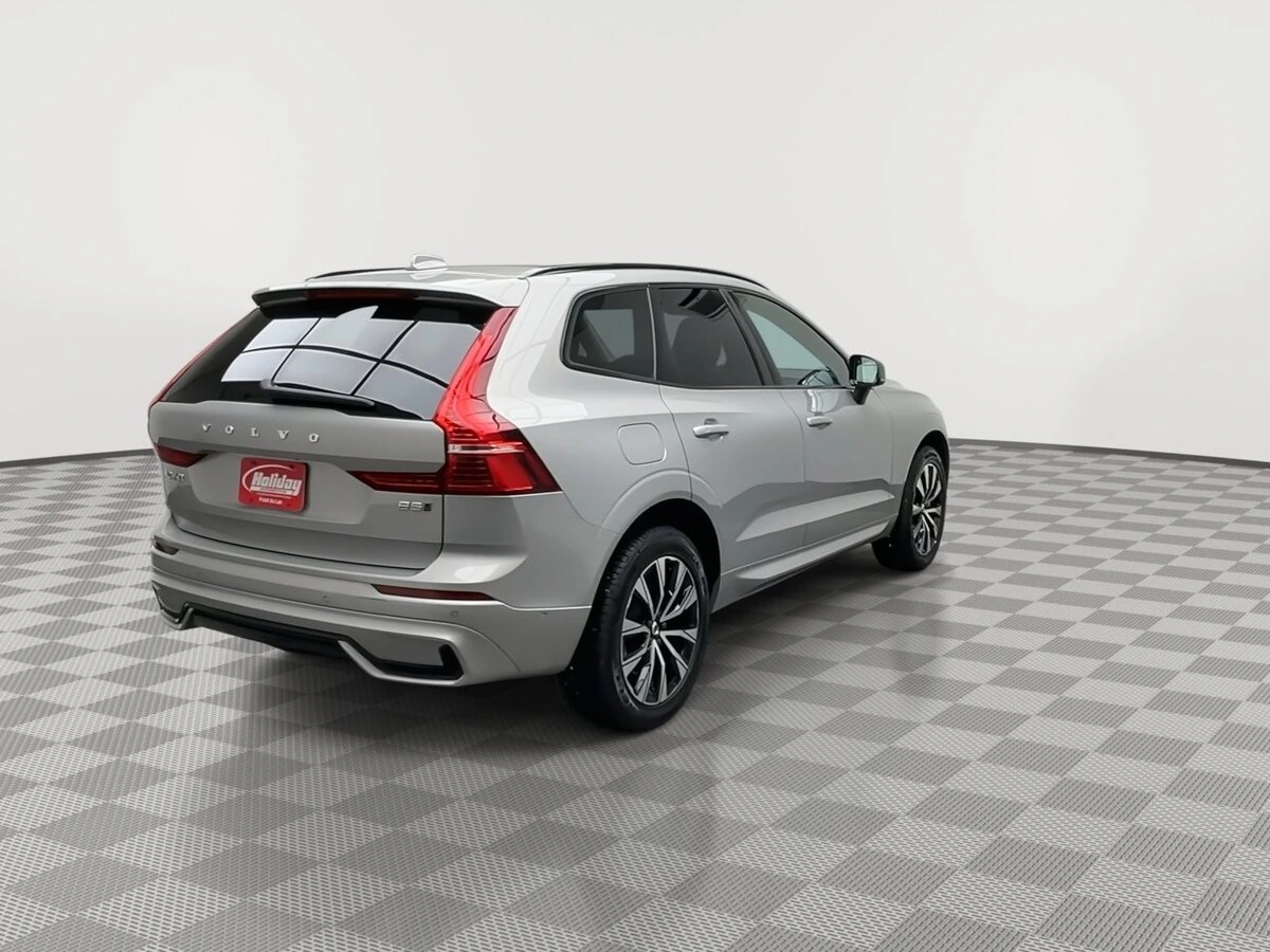 2024 Volvo - image 37