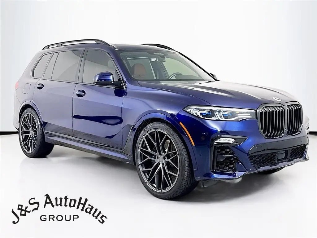 2022 BMW X7 M50i's photo