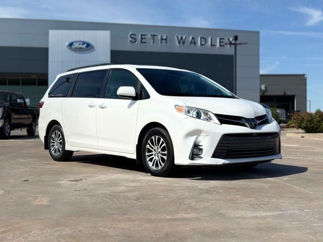 2020 Toyota Sienna XLE