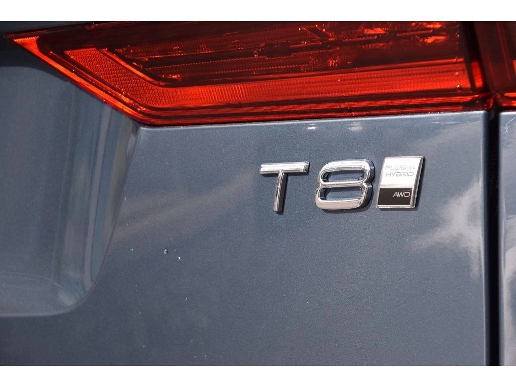 2026 Volvo - image 27