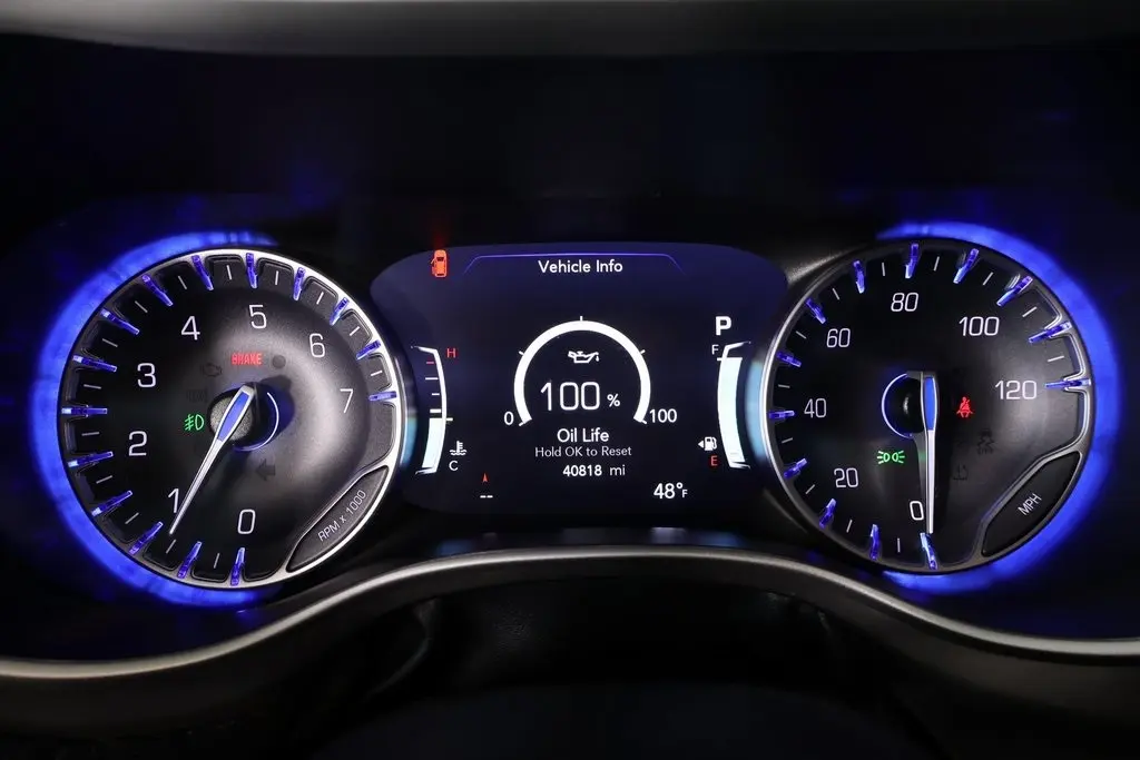 2024 Chrysler Pacifica Touring L photo 4