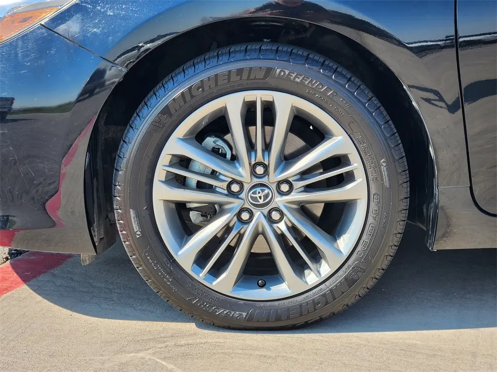 2016 Toyota Camry Base photo 6