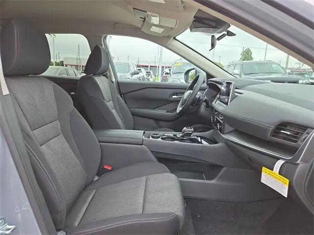 2026 Nissan Rogue SV photo 10