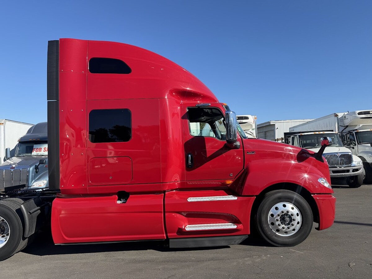 2022 International LT in Portland, OR