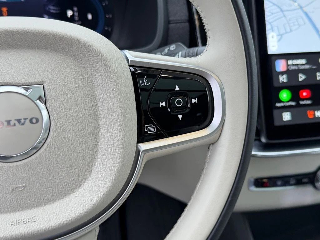 2025 Volvo - image 19