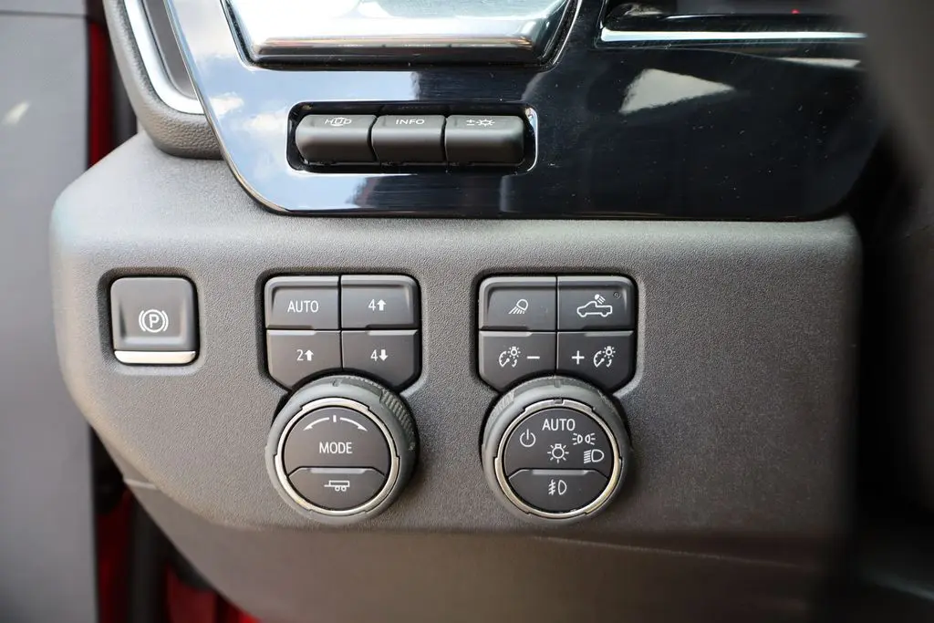 2025 Chevrolet Silverado 2500HD High Country photo 17