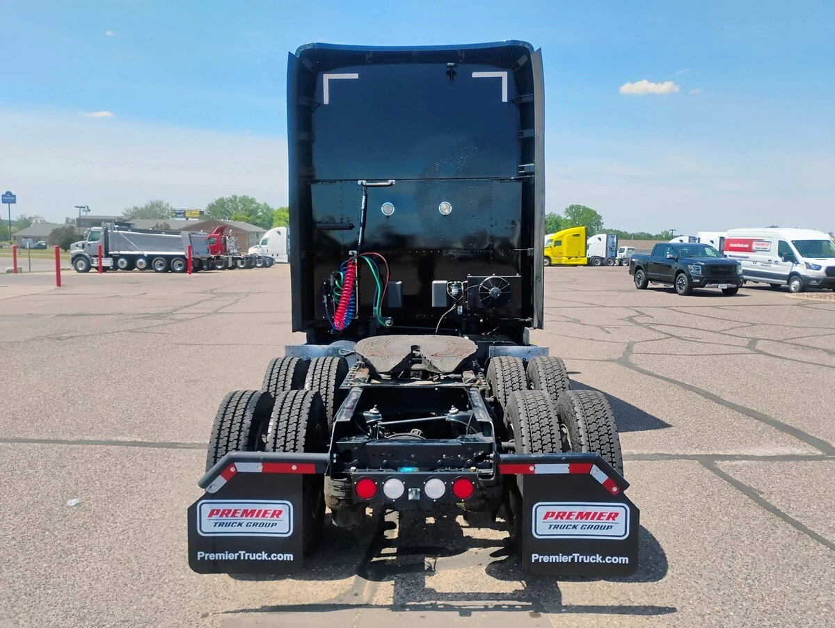 2023 Kenworth T680 — photo 6