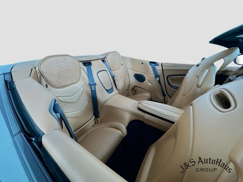 2021 Aston Martin DBS photo 27