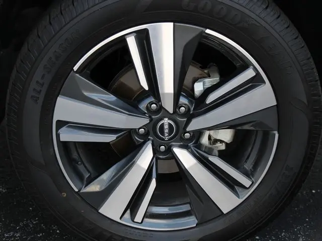 2023 Nissan Rogue SL photo 32