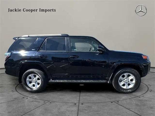 2024 Toyota 4Runner SR5 Premium photo 4