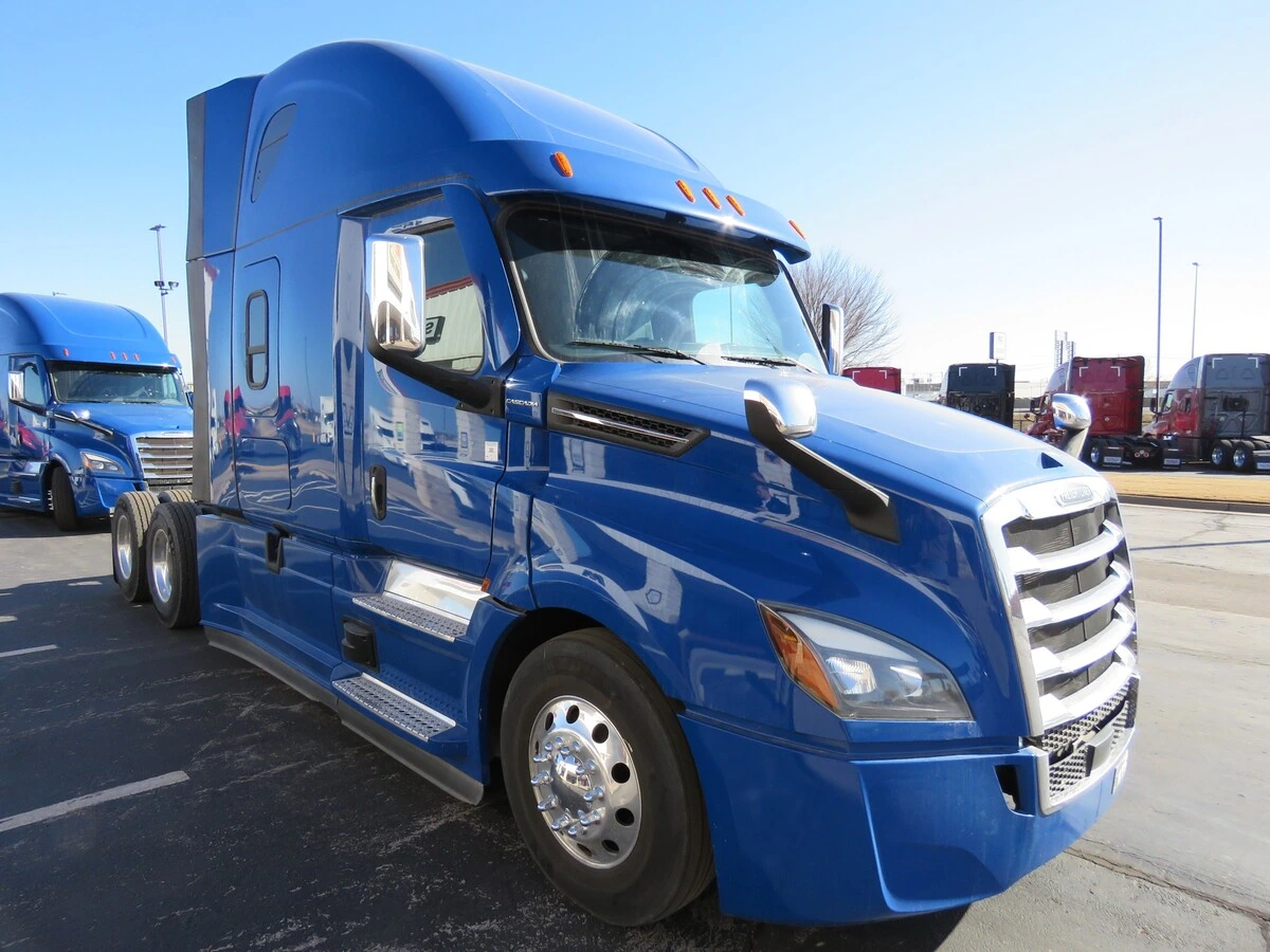 2022 Freightliner Cascadia - image 10