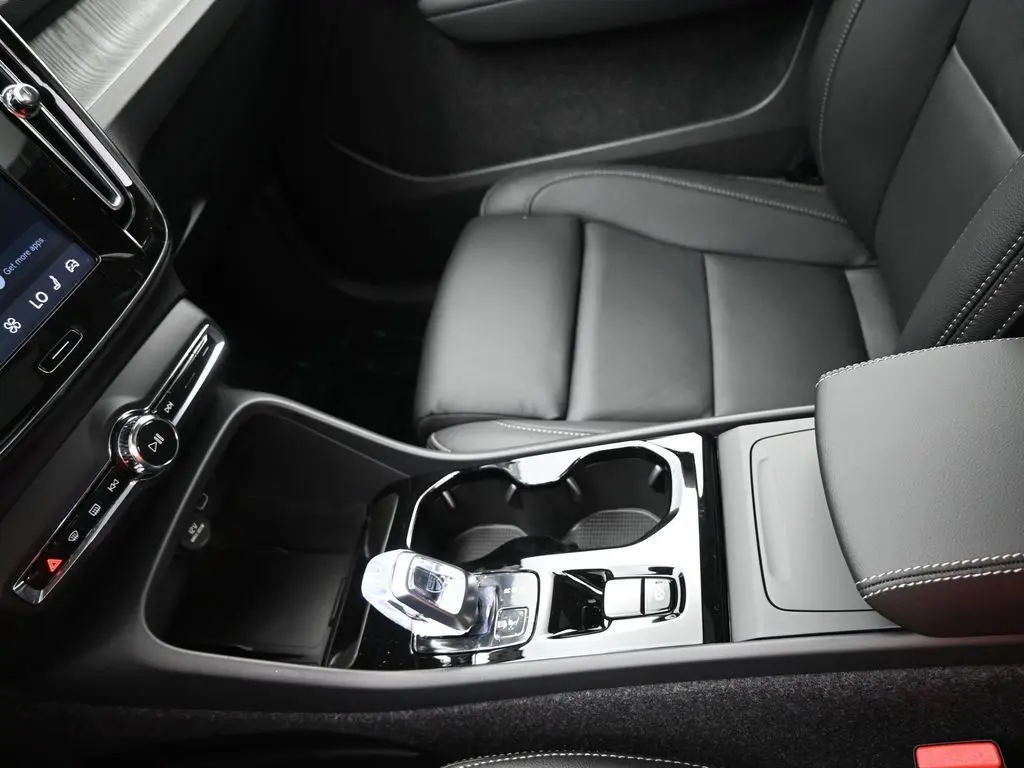 2026 Volvo - image 16