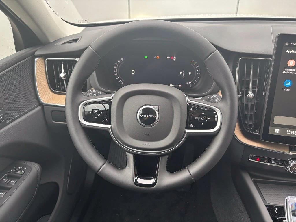 2026 Volvo XC60 Plus - Photo 11