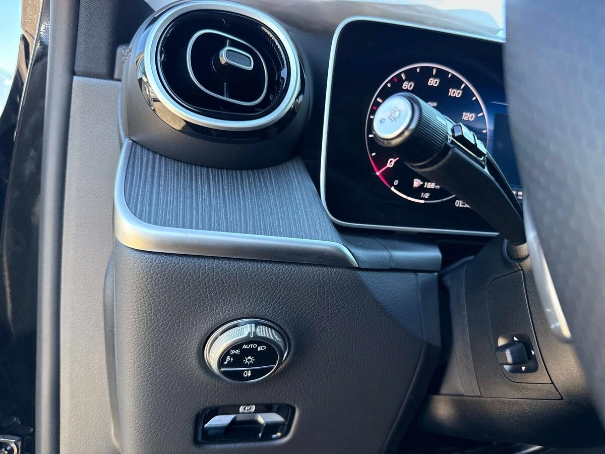 2025 Mercedes-Benz GLC Base - Photo 35