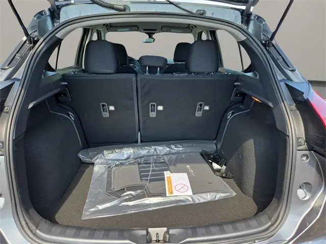 2025 Nissan Kicks Play S photo 14