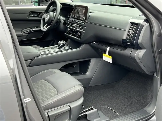 2025 Nissan Pathfinder S photo 24