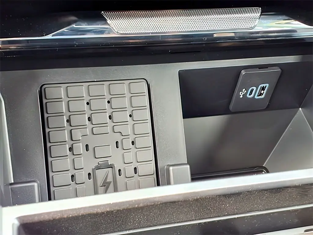 2025 Ford F-250 Lariat photo 12