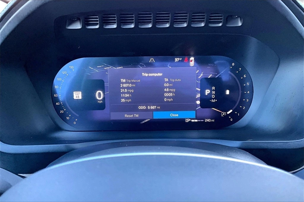 2026 Volvo - image 13