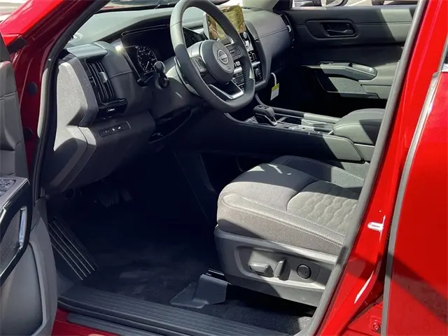 2025 Nissan Pathfinder SV photo 10