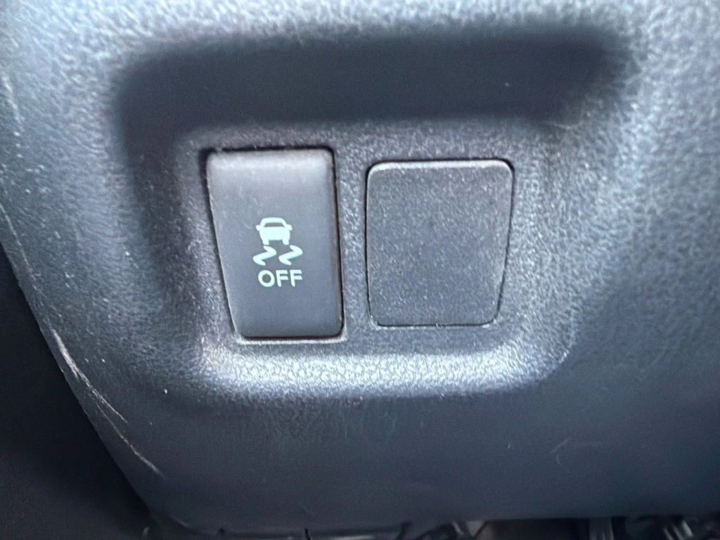 2017 Nissan Versa Sedan SV - Photo 25