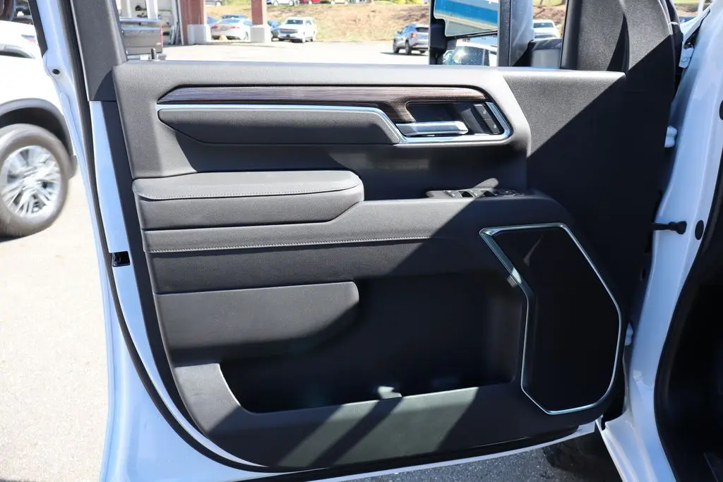 2026 Chevrolet Silverado LT photo 10