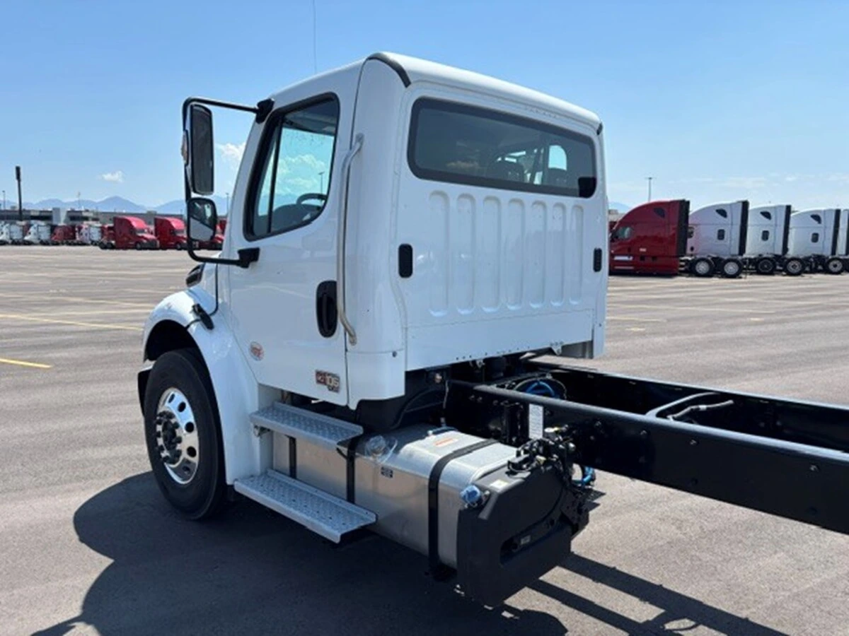 2027 Freightliner M2 106 — photo 7