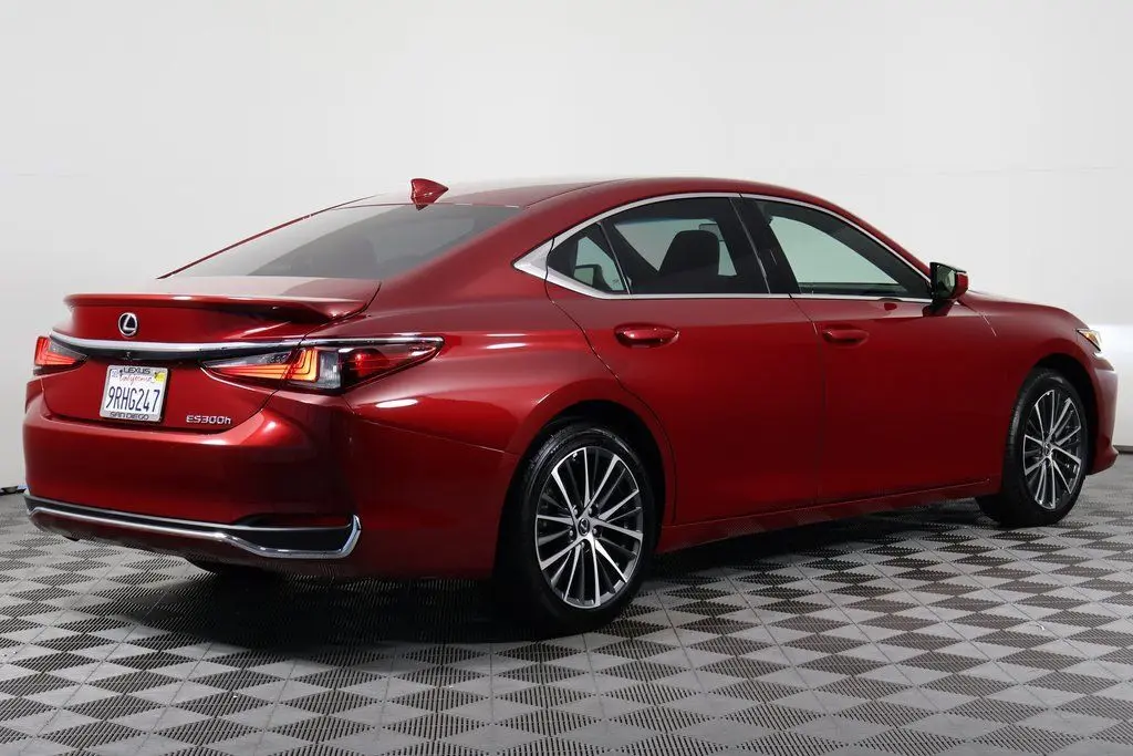 2025 Lexus ES 300h Premium photo 4