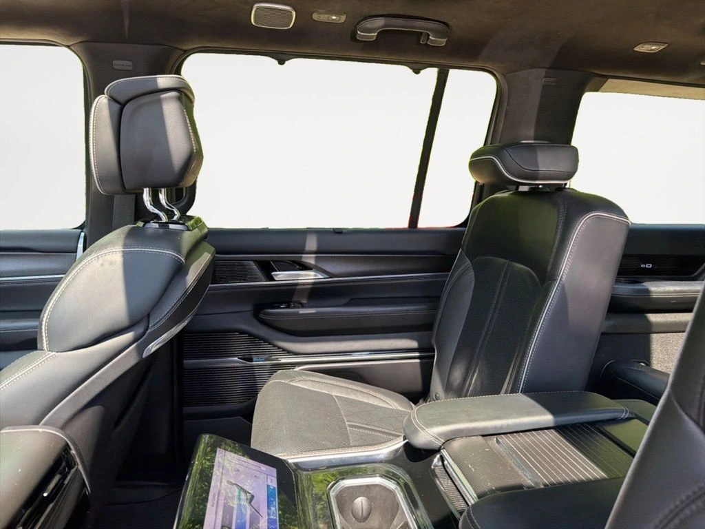 2024 Jeep Grand Wagoneer L Series II - Photo 18