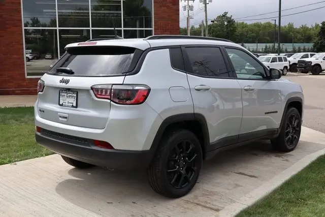 2025 Jeep Compass Latitude photo 30