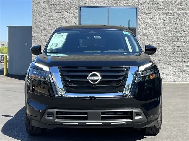 2025 Nissan Pathfinder S photo 8