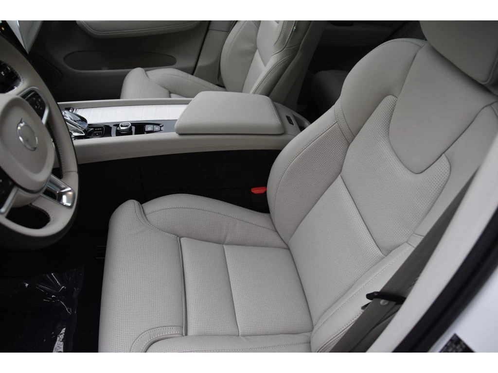 2026 Volvo - image 10