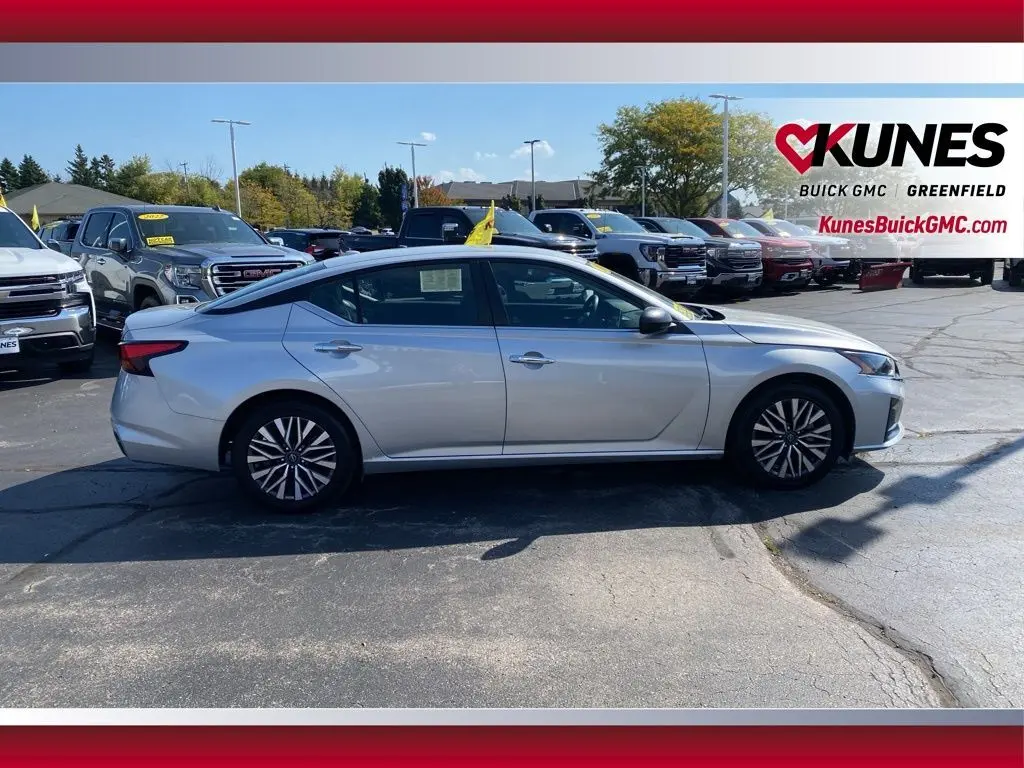 2024 Nissan Altima 2.5 SV photo 2