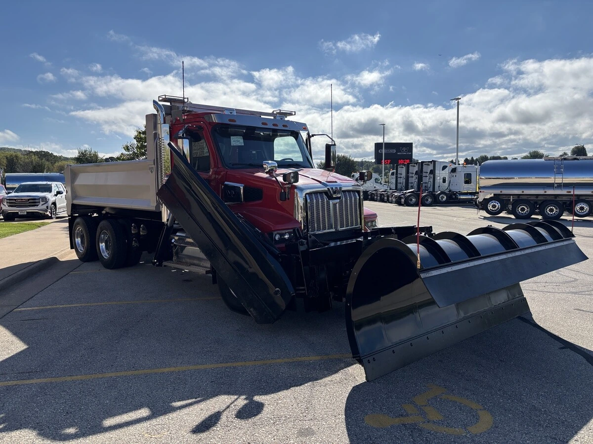 2027 Western Star 47X — photo 3